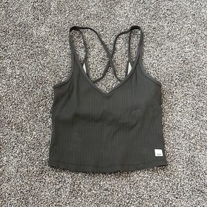 Vuori rib crop tank size small in green
